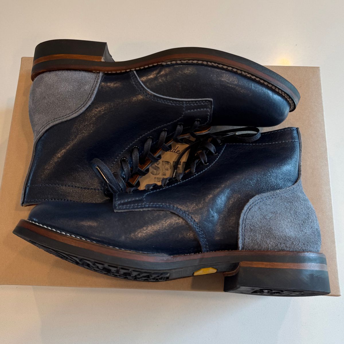 Photo by chris.8888 on July 12, 2025 of the Oldspeed Service Boot 6” in Horween Navy Aspen Horsefront.