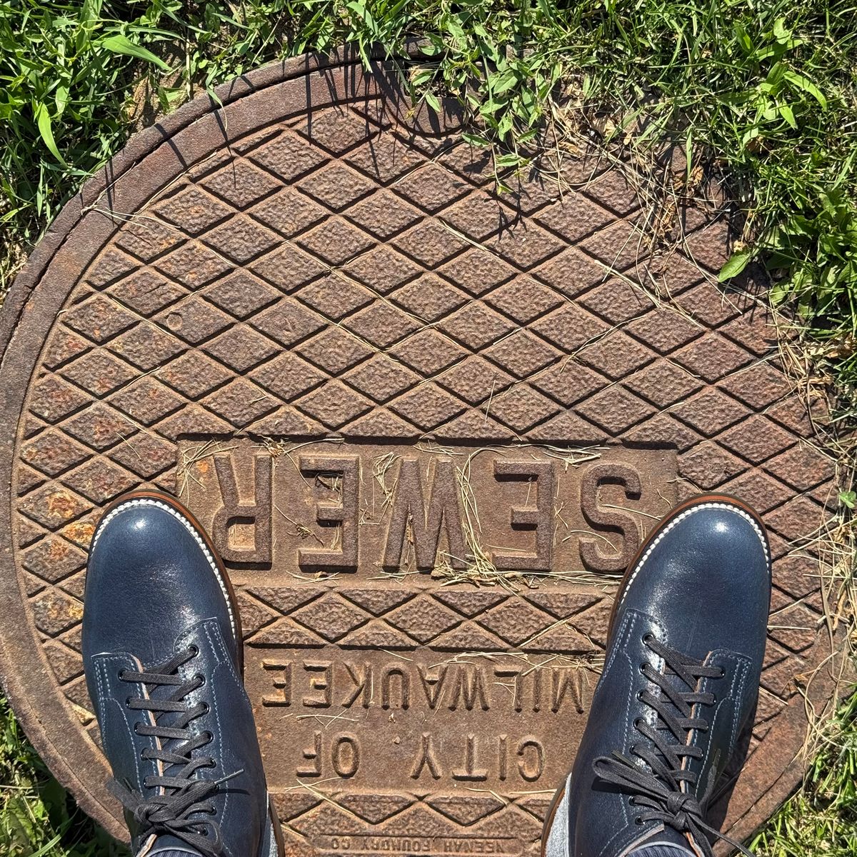 Photo by chris.8888 on July 14, 2025 of the Oldspeed Service Boot 6” in Horween Navy Aspen Horsefront.