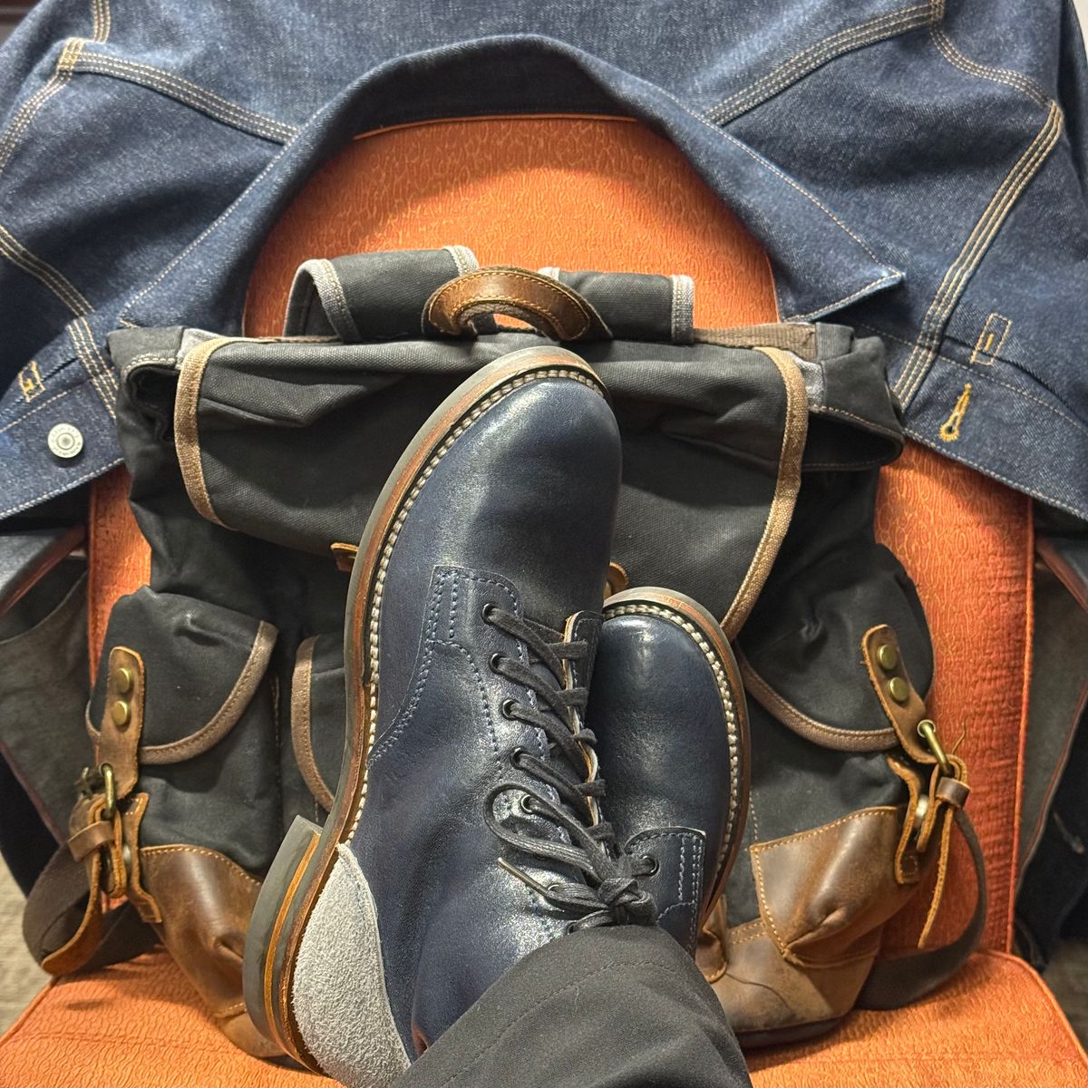 Photo by chris.8888 on September 23, 2025 of the Oldspeed Service Boot 6” in Horween Navy Aspen Horsefront.