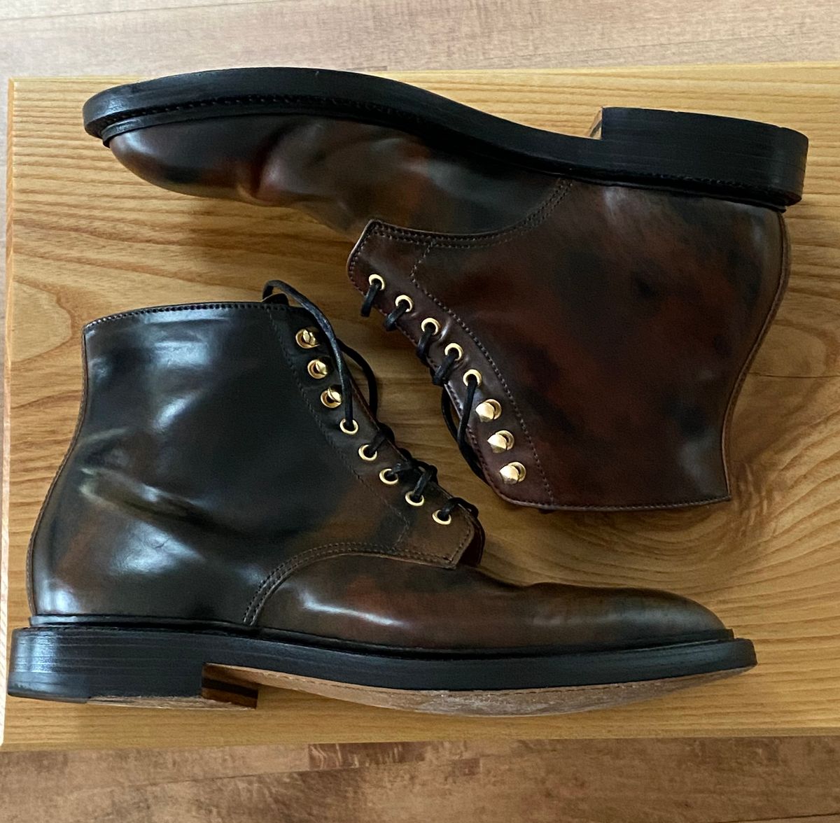 Photo by chris.8888 on November 15, 2024 of the Grant Stone Edward Boot in Horween Marbled Black Shell Cordovan.