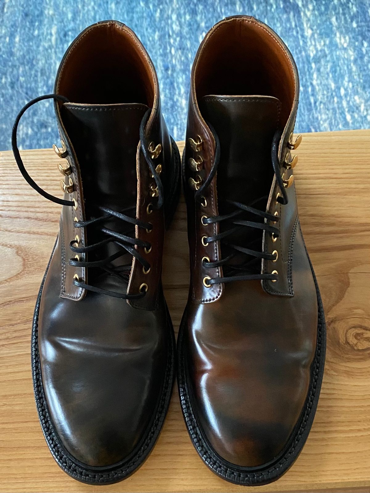 Photo by chris.8888 on November 15, 2024 of the Grant Stone Edward Boot in Horween Marbled Black Shell Cordovan.
