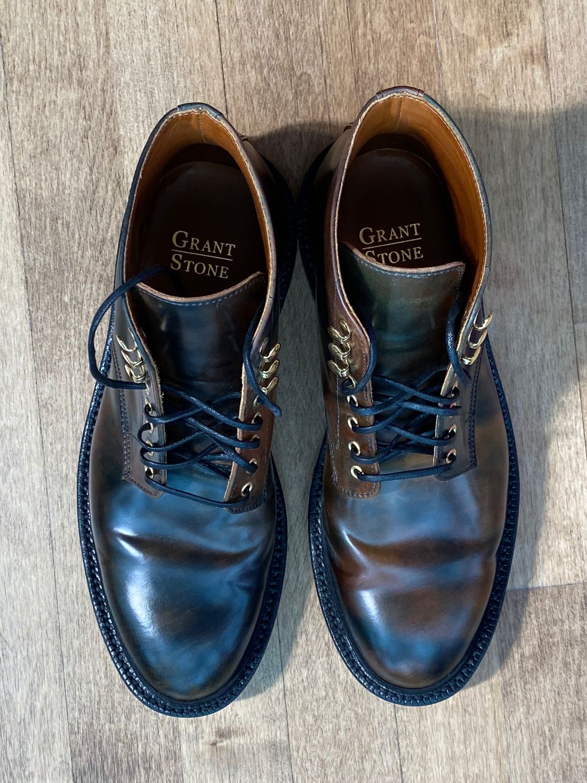 Photo by chris.8888 on November 15, 2024 of the Grant Stone Edward Boot in Horween Marbled Black Shell Cordovan.