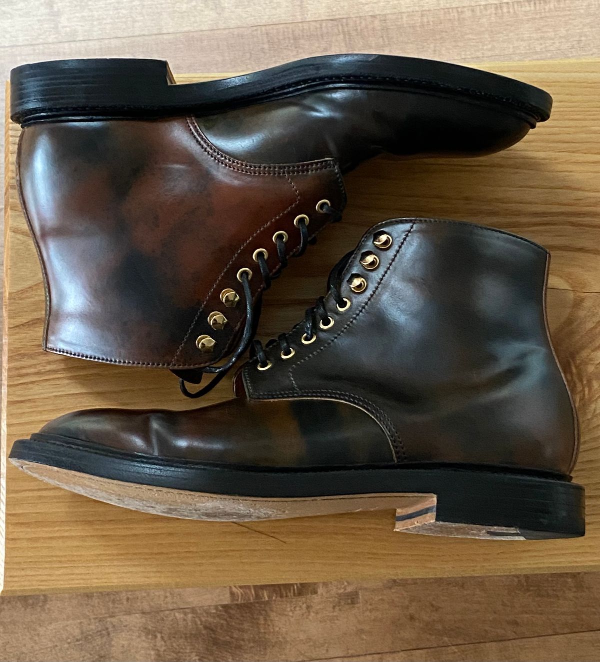 Photo by chris.8888 on November 15, 2024 of the Grant Stone Edward Boot in Horween Marbled Black Shell Cordovan.