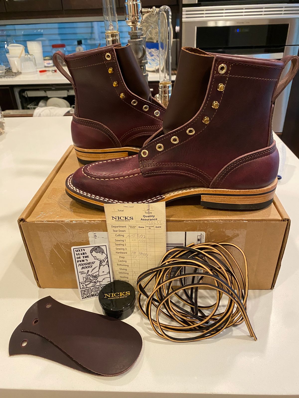 Photo by chris.8888 on November 5, 2024 of the Nicks x Parkhurst V3 in Horween Color 8 Cypress.