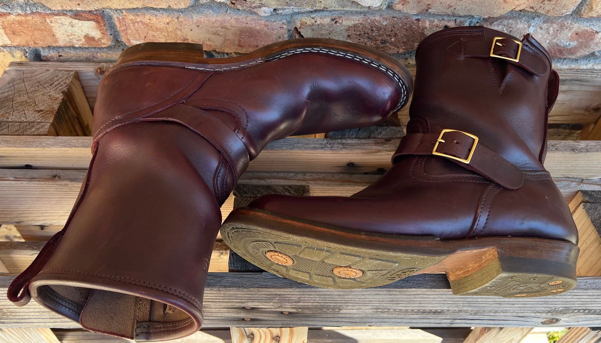 Photo by dawgdad22 on November 3, 2025 of the Nicks StationMaster in Horween Oxblood Chromexcel.