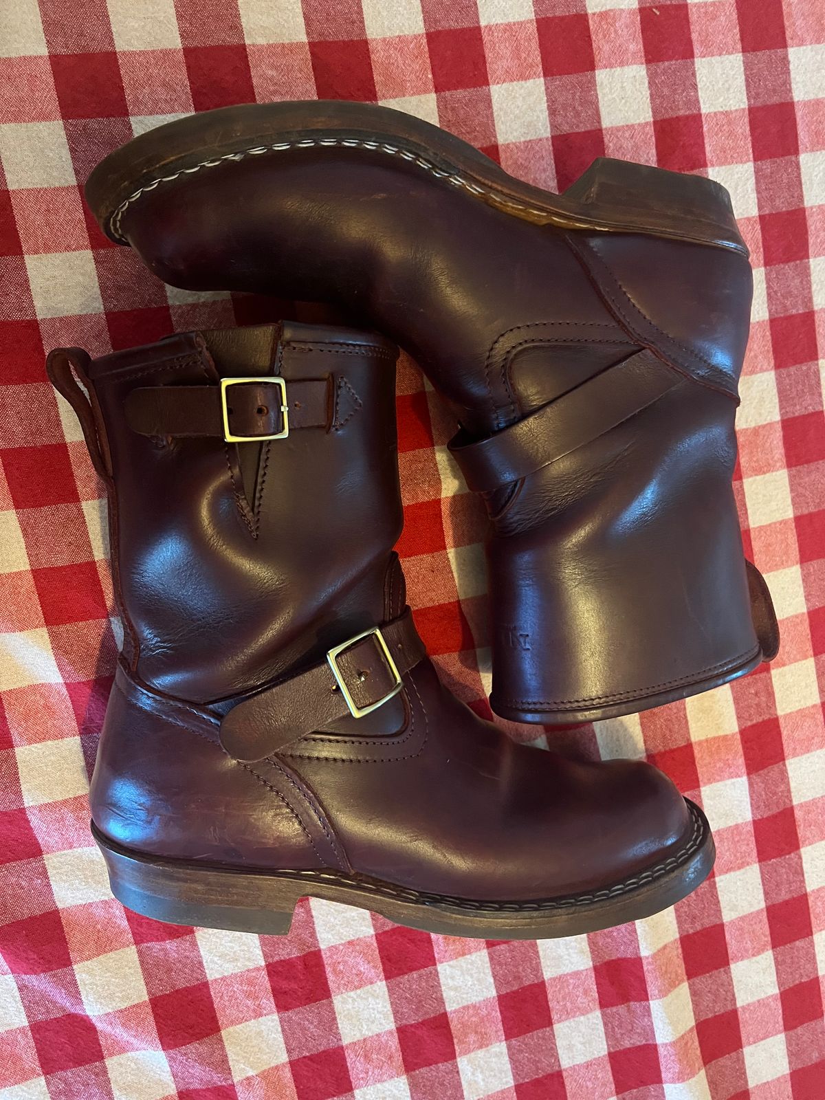 Photo by dawgdad22 on January 5, 2026 of the Nicks StationMaster in Horween Oxblood Chromexcel.