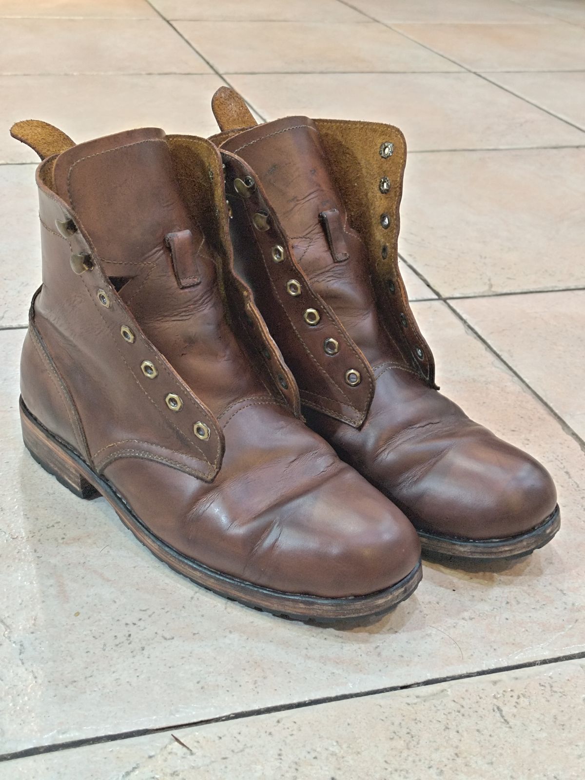 Photo by Joaoie on December 4, 2025 of the Spades Philippines Custom Model in Unknown Leather.