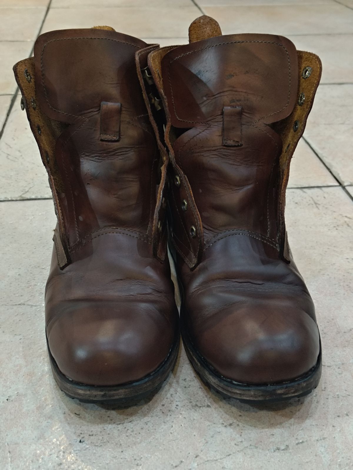 Photo by Joaoie on December 4, 2025 of the Spades Philippines Custom Model in Unknown Leather.