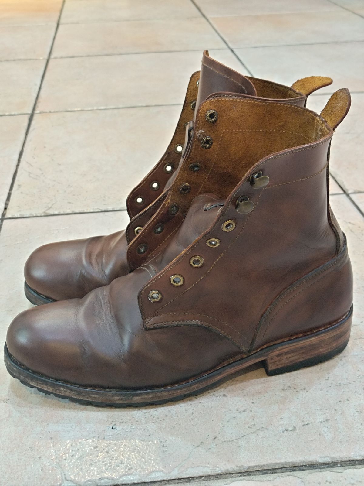 Photo by Joaoie on December 4, 2025 of the Spades Philippines Custom Model in Unknown Leather.