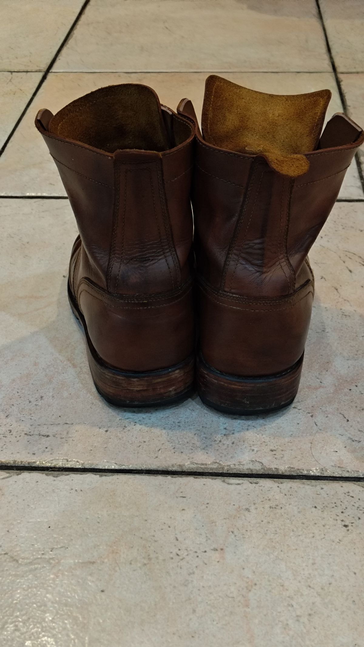 Photo by Joaoie on January 5, 2026 of the Spades Philippines Custom Model in Unknown Leather.