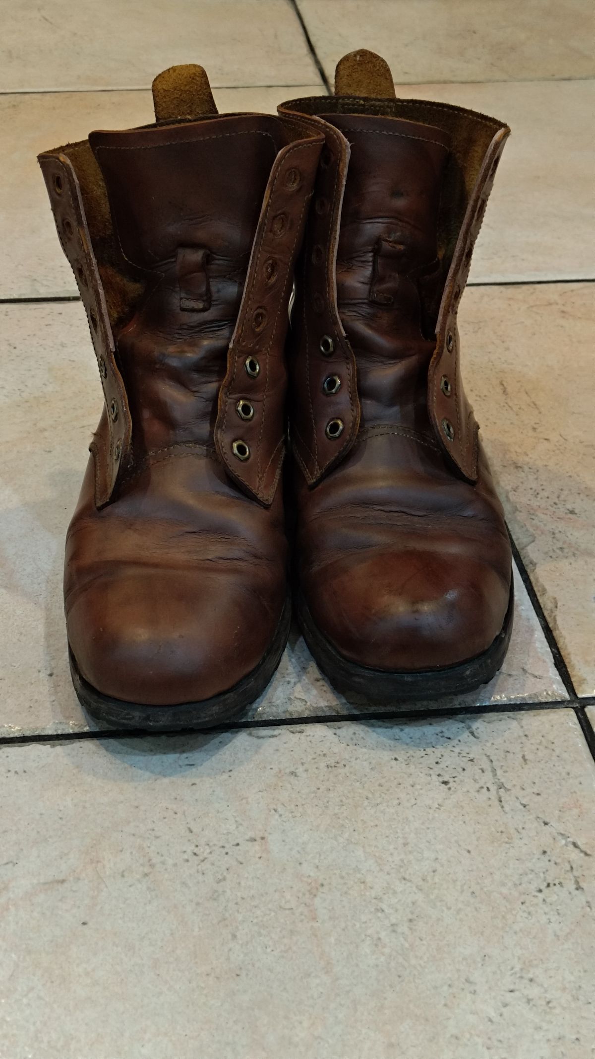 Photo by Joaoie on January 5, 2026 of the Spades Philippines Custom Model in Unknown Leather.