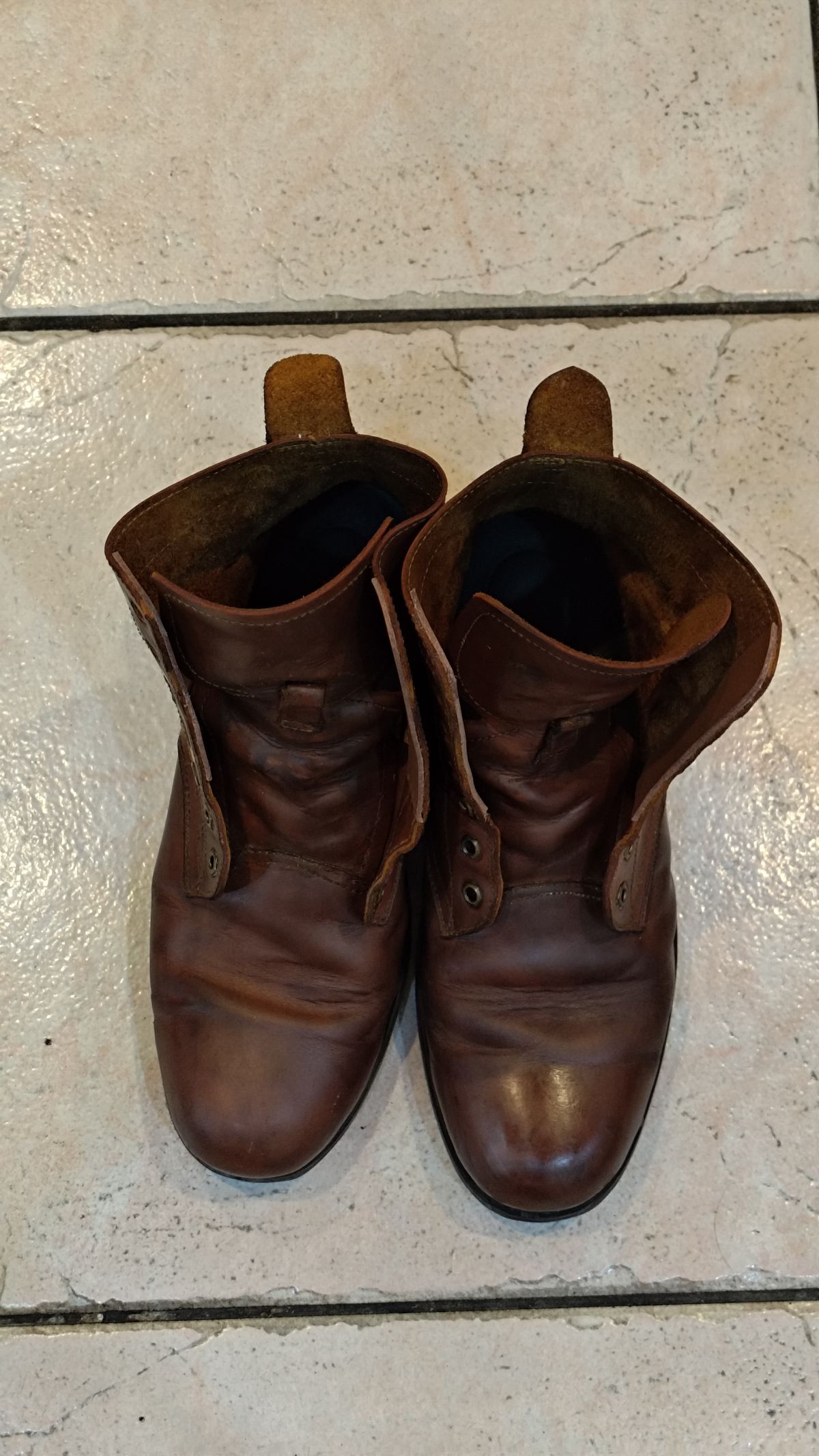 Photo by Joaoie on January 5, 2026 of the Spades Philippines Custom Model in Unknown Leather.