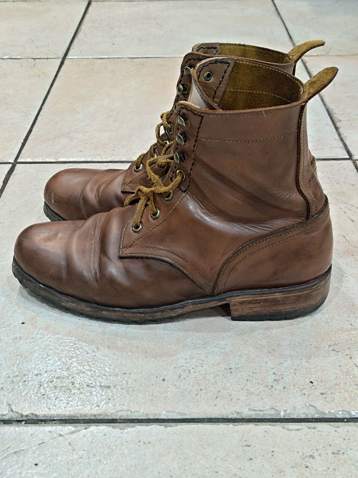 Photo by Joaoie on April 5, 2026 of the Spades Philippines Custom Model in Unknown Leather.