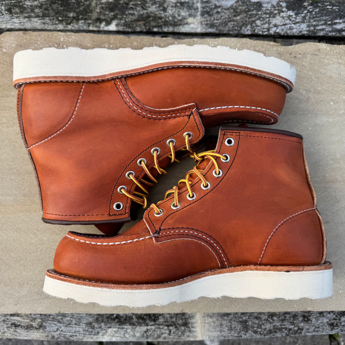 Photo by little_miss_brue on October 5, 2025 of the Red Wing Moc Toe 875 in Oro Legacy.
