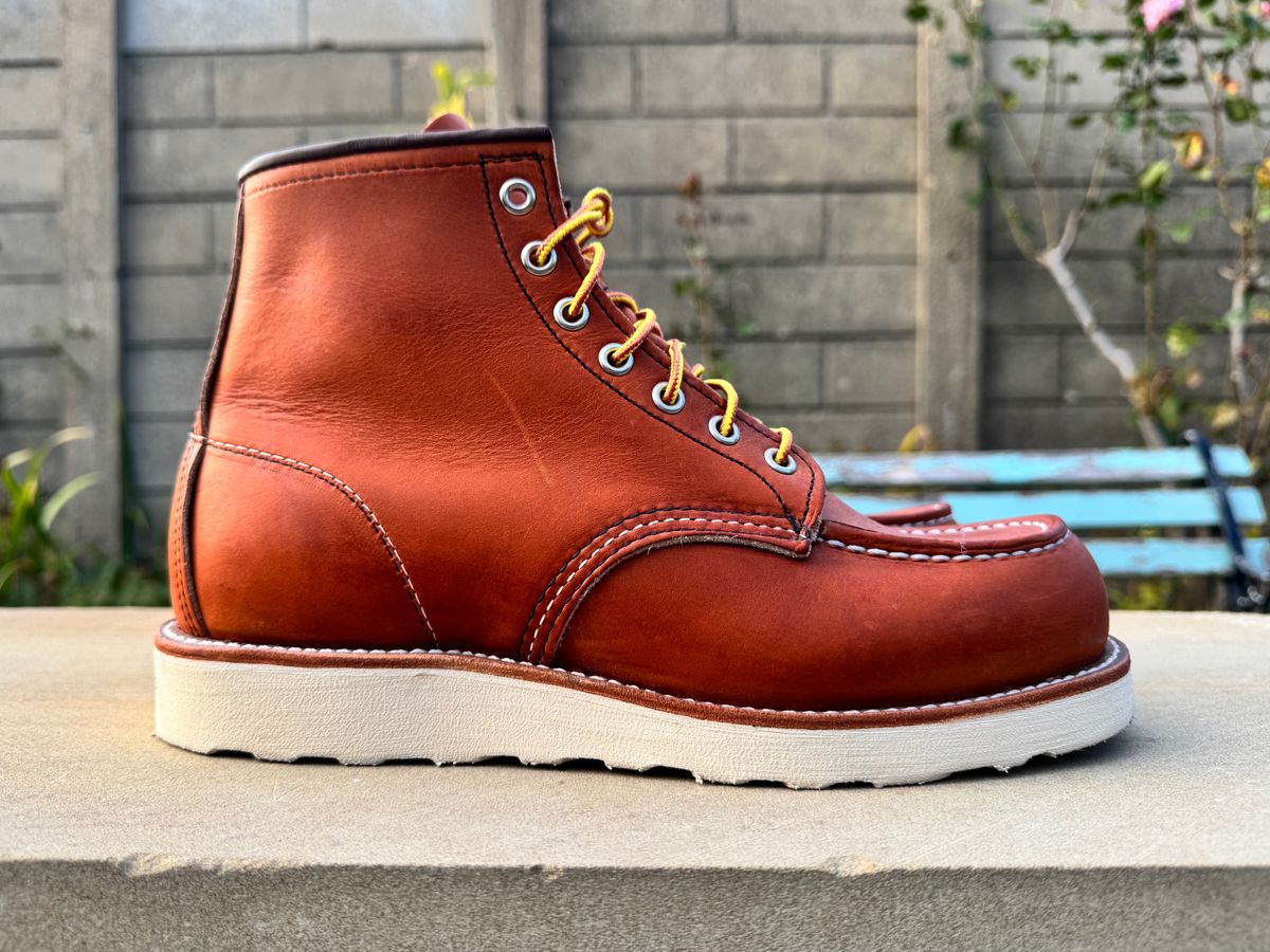 Photo by little_miss_brue on October 5, 2025 of the Red Wing Moc Toe 875 in Oro Legacy.