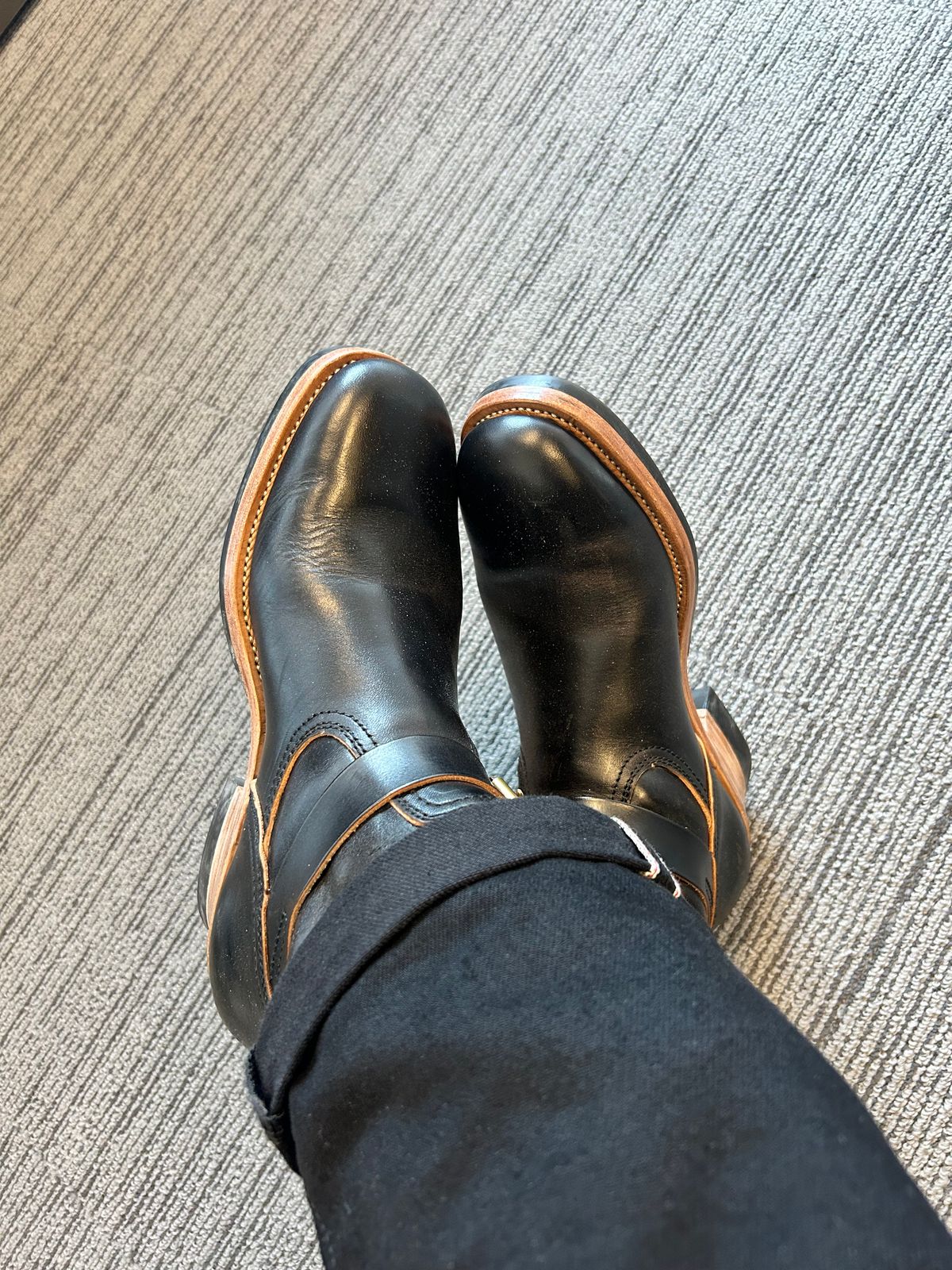 Photo by jeffkhlow8 on March 30, 2026 of the Briselblack The Keeper Type 3 in Maryam Natural Horsebutt Overdyed Black.