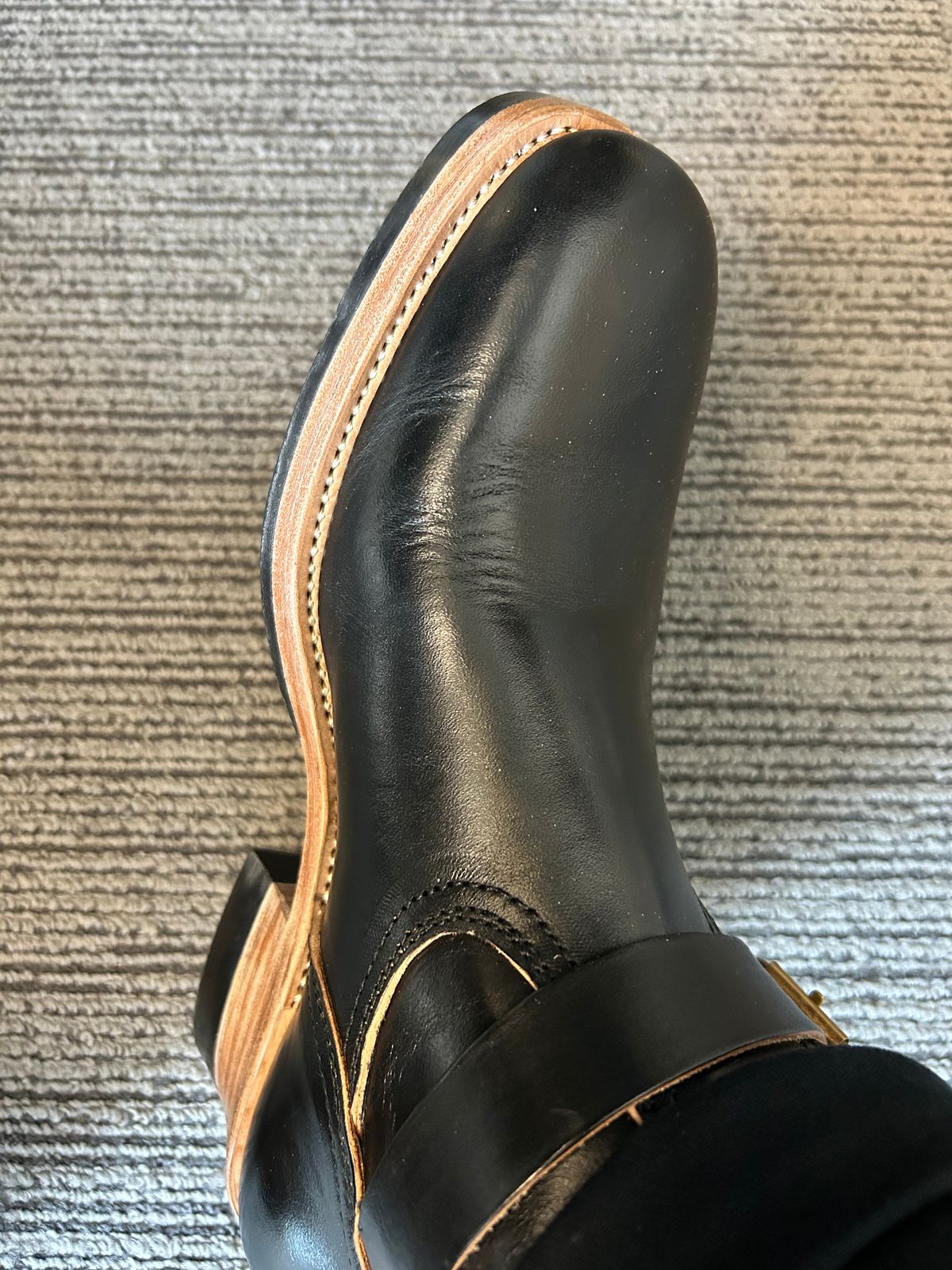 Photo by jeffkhlow8 on January 5, 2026 of the Briselblack The Keeper Type 3 in Maryam Natural Horsebutt Overdyed Black.