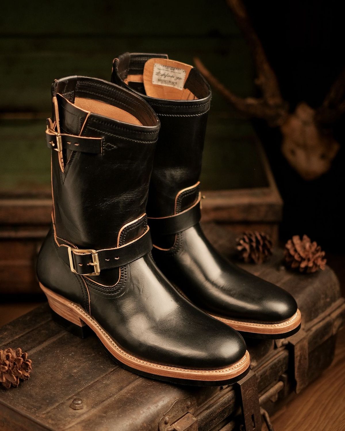 Photo by jeffkhlow8 on December 29, 2025 of the Briselblack The Keeper Type 3 in Maryam Natural Horsebutt Overdyed Black.