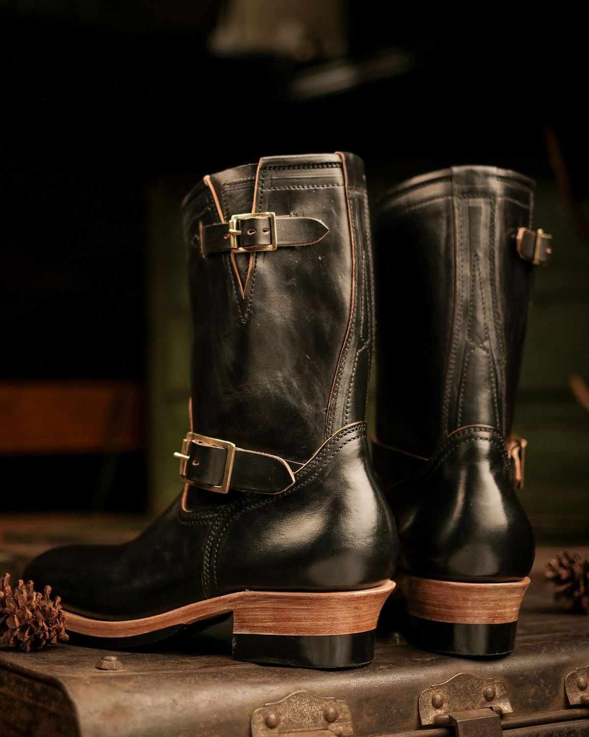 Photo by jeffkhlow8 on December 29, 2025 of the Briselblack The Keeper Type 3 in Maryam Natural Horsebutt Overdyed Black.