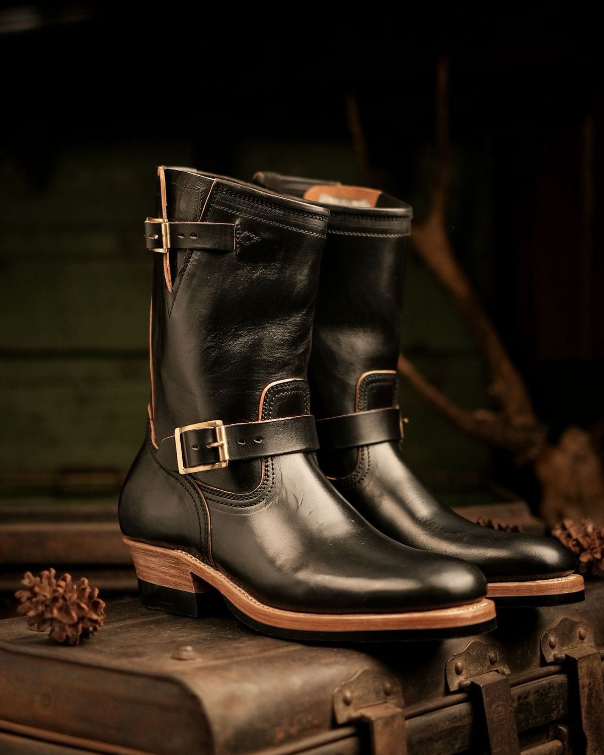 Photo by jeffkhlow8 on December 29, 2025 of the Briselblack The Keeper Type 3 in Maryam Natural Horsebutt Overdyed Black.