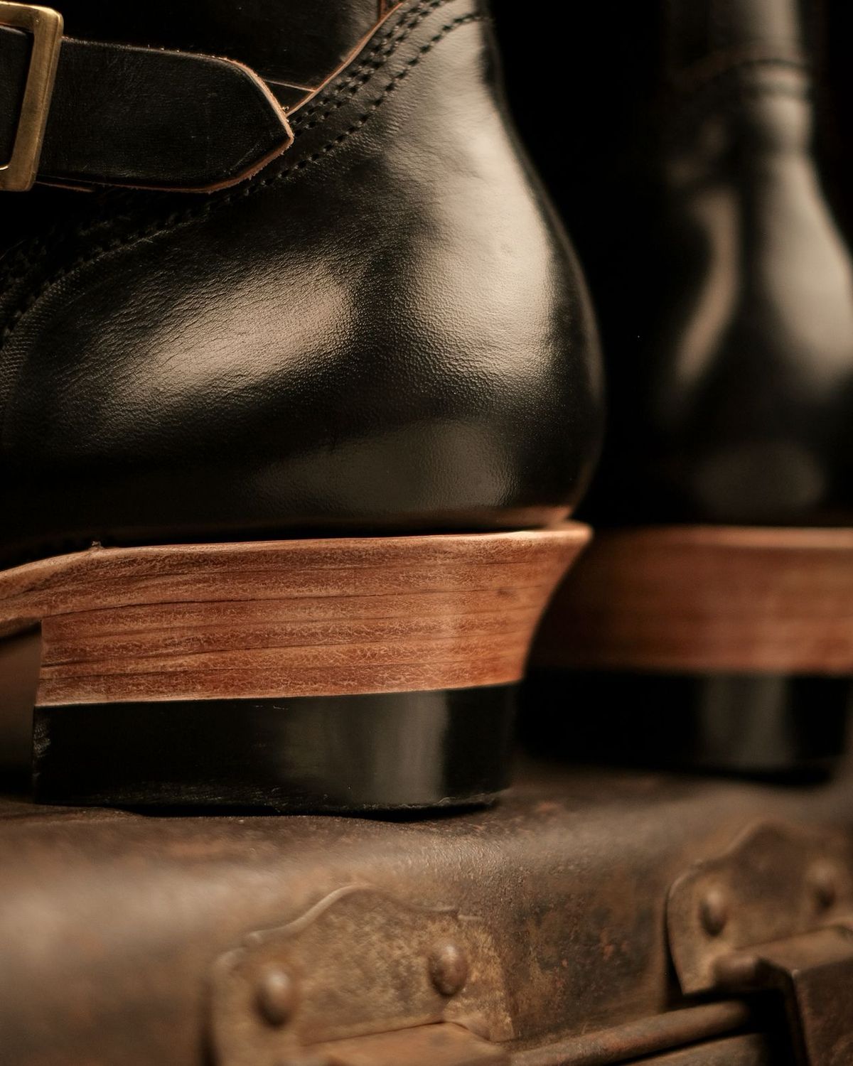 Photo by jeffkhlow8 on December 29, 2025 of the Briselblack The Keeper Type 3 in Maryam Natural Horsebutt Overdyed Black.