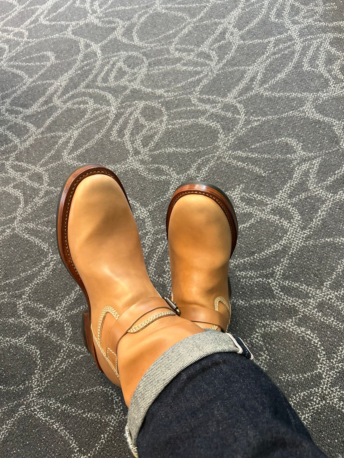 Photo by jeffkhlow8 on April 23, 2026 of the Willie's Handmade Boots Engineer Boot in Maryam Natural Horsebutt.