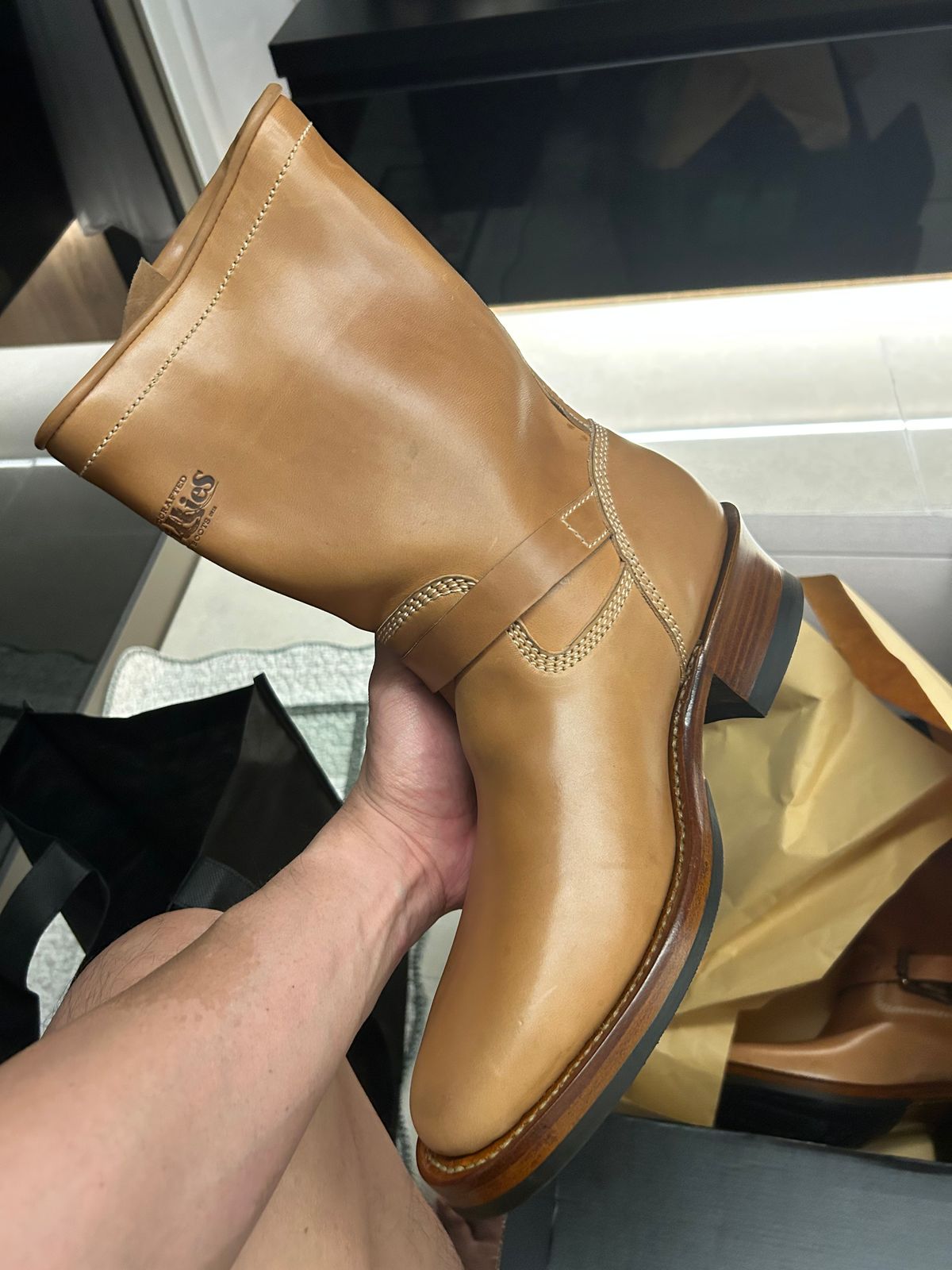 Photo by jeffkhlow8 on April 21, 2026 of the Willie's Handmade Boots Engineer Boot in Maryam Natural Horsebutt.