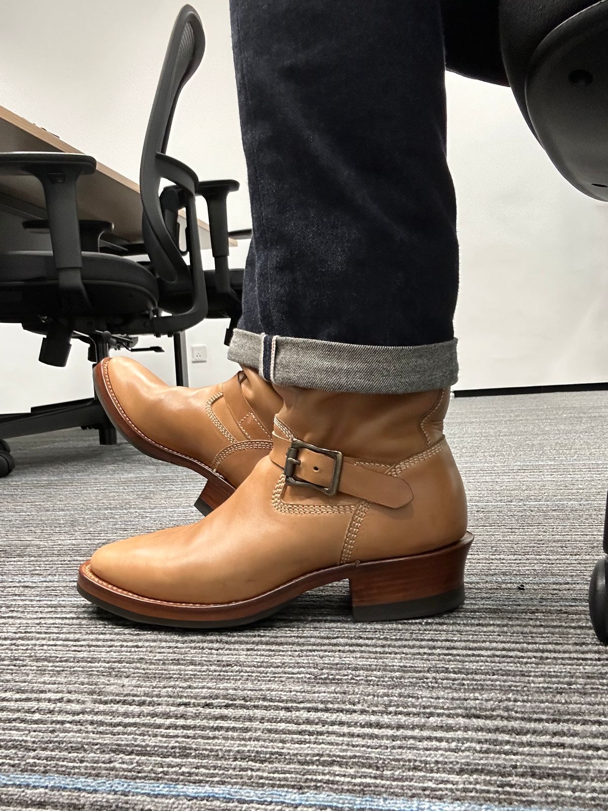 Photo by jeffkhlow8 on April 28, 2026 of the Willie's Handmade Boots Engineer Boot in Maryam Natural Horsebutt.