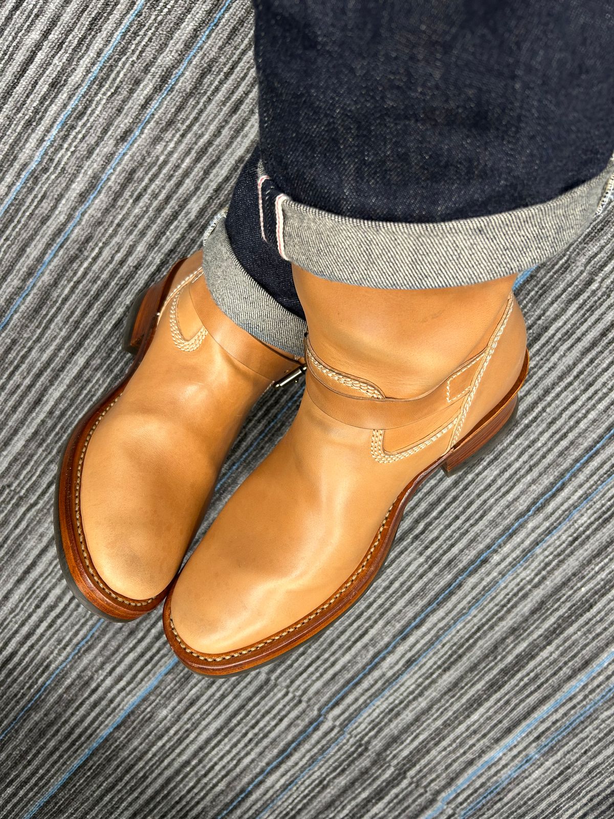 Photo by jeffkhlow8 on April 28, 2026 of the Willie's Handmade Boots Engineer Boot in Maryam Natural Horsebutt.