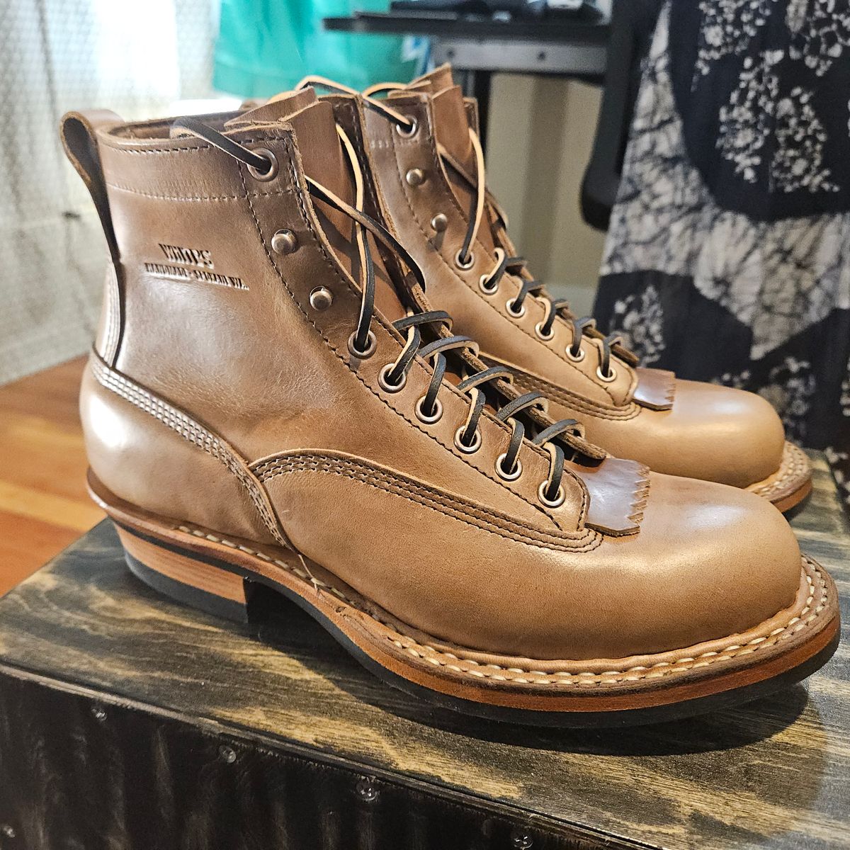 Photo by cjelliott on December 23, 2025 of the White's 350 Cutter in Horween Natural Chromexcel.