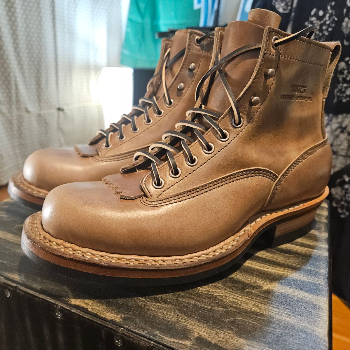 Photo by cjelliott on December 23, 2025 of the White's 350 Cutter in Horween Natural Chromexcel.