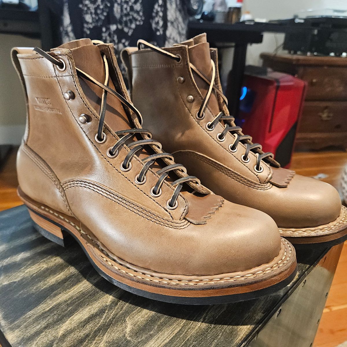 Photo by cjelliott on December 23, 2025 of the White's 350 Cutter in Horween Natural Chromexcel.