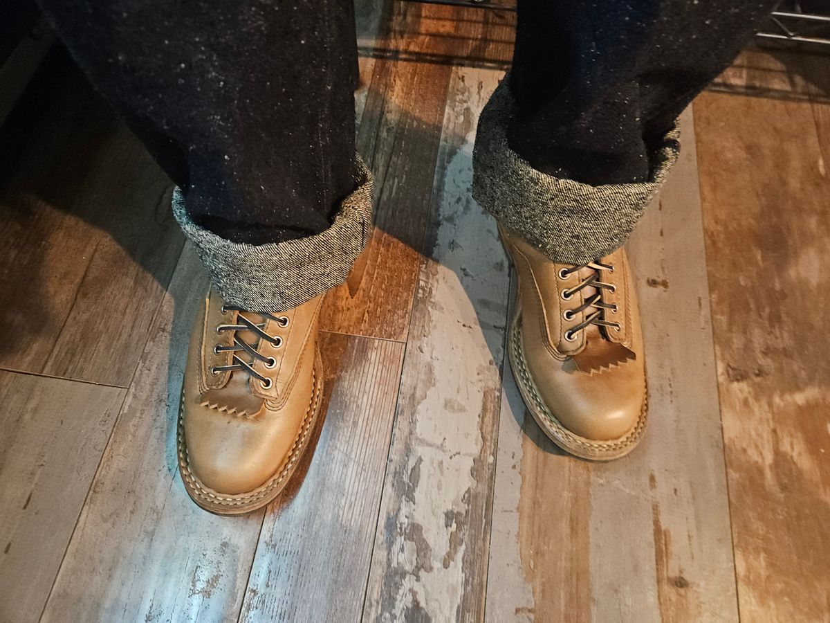 Photo by cjelliott on February 27, 2026 of the White's 350 Cutter in Horween Natural Chromexcel.