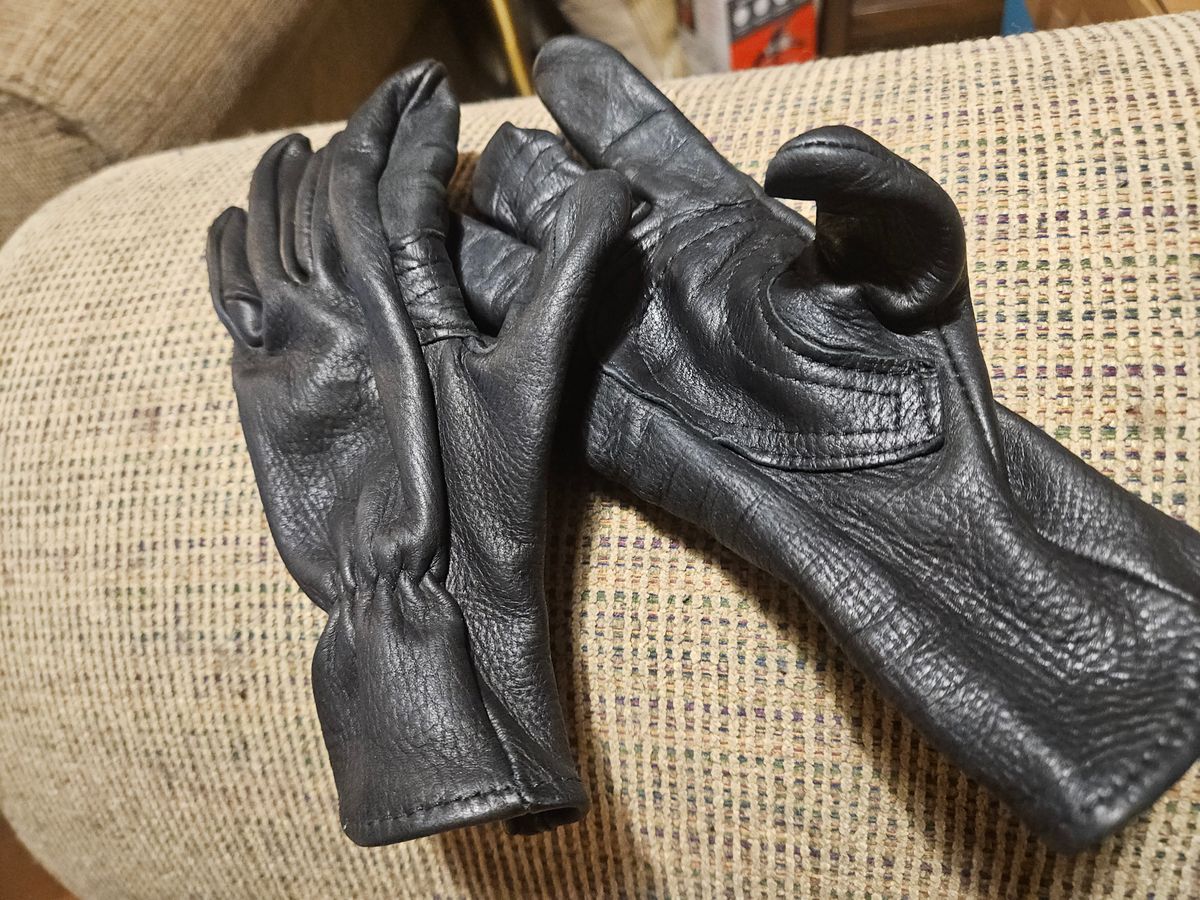 Photo by cjelliott on February 23, 2026 of the Geier Glove Deerskin Roper in Deerskin.