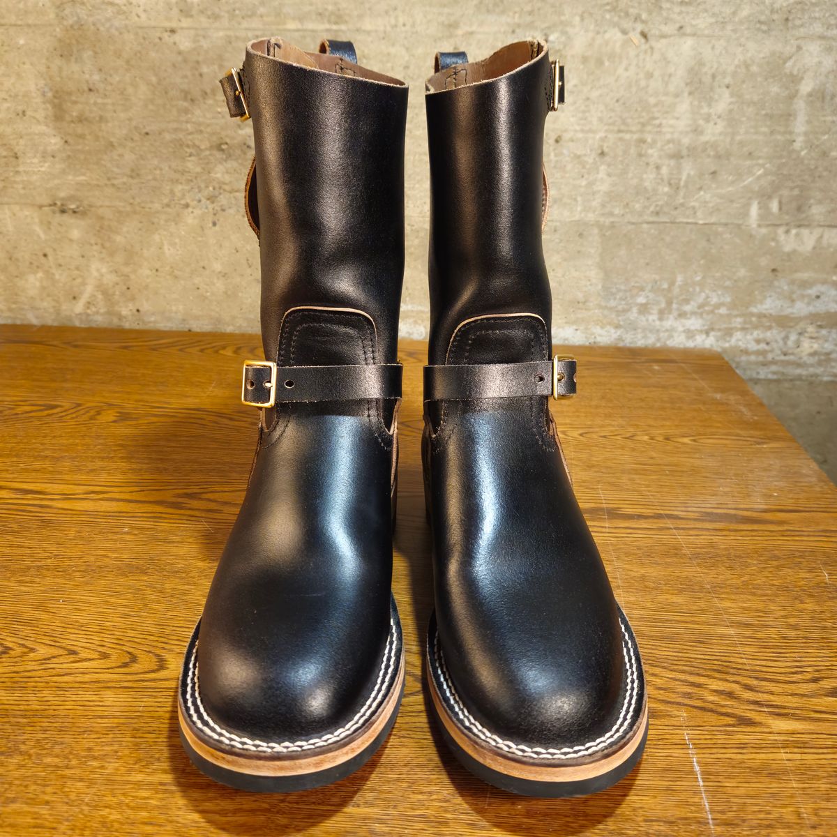 Photo by cjelliott on October 1, 2025 of the Nicks Nicks X Carl Murawski - Vintage Engineer in Horween Black Waxed Flesh.