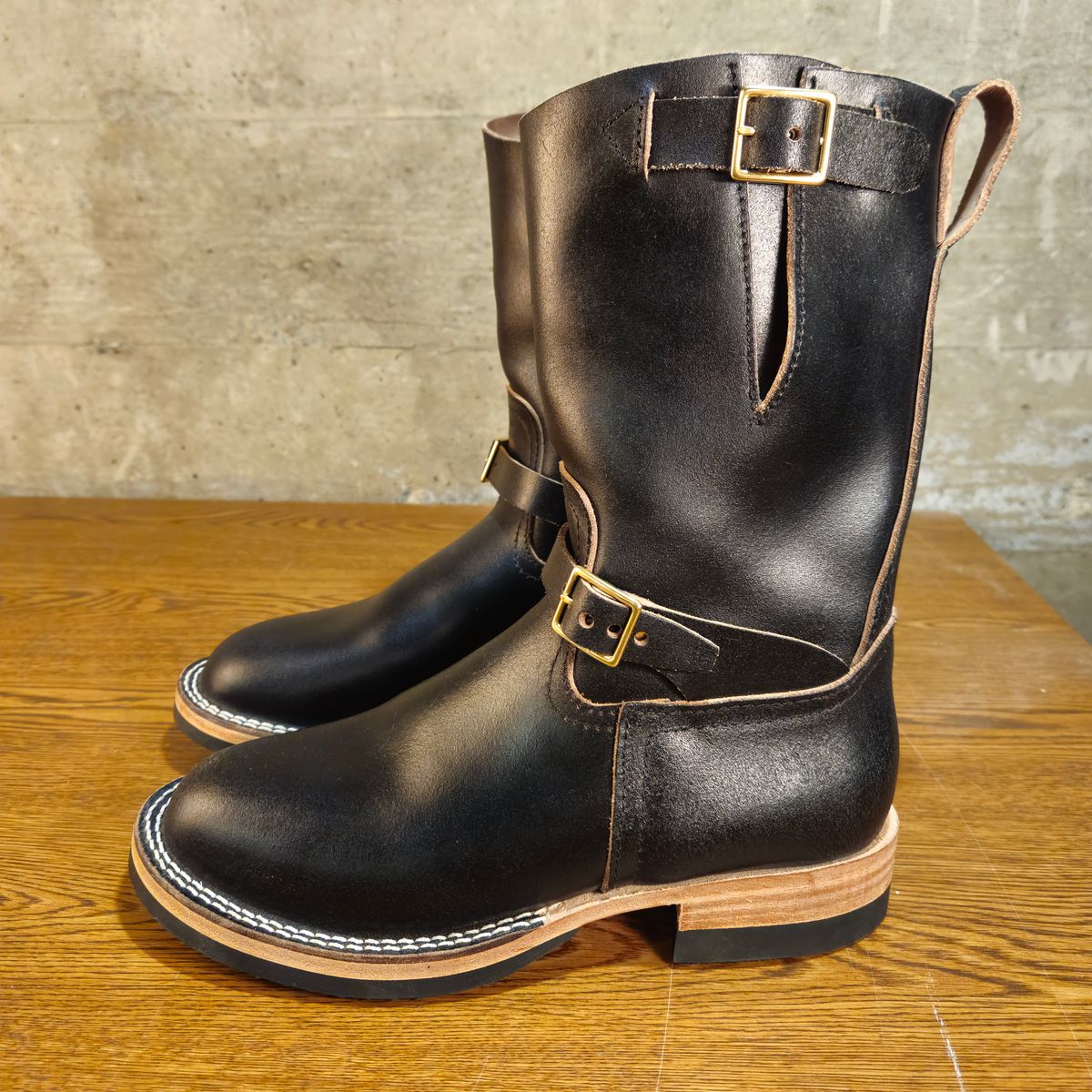Photo by cjelliott on October 1, 2025 of the Nicks Nicks X Carl Murawski - Vintage Engineer in Horween Black Waxed Flesh.