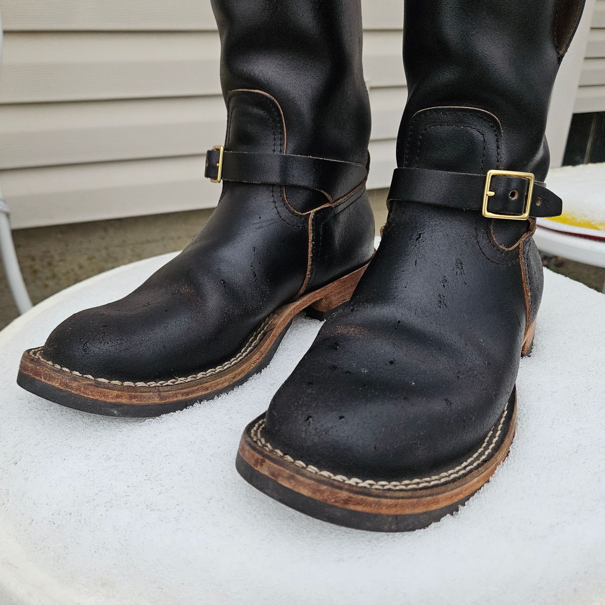 Photo by cjelliott on December 5, 2025 of the Nicks Nicks X Carl Murawski - Vintage Engineer in Horween Black Waxed Flesh.