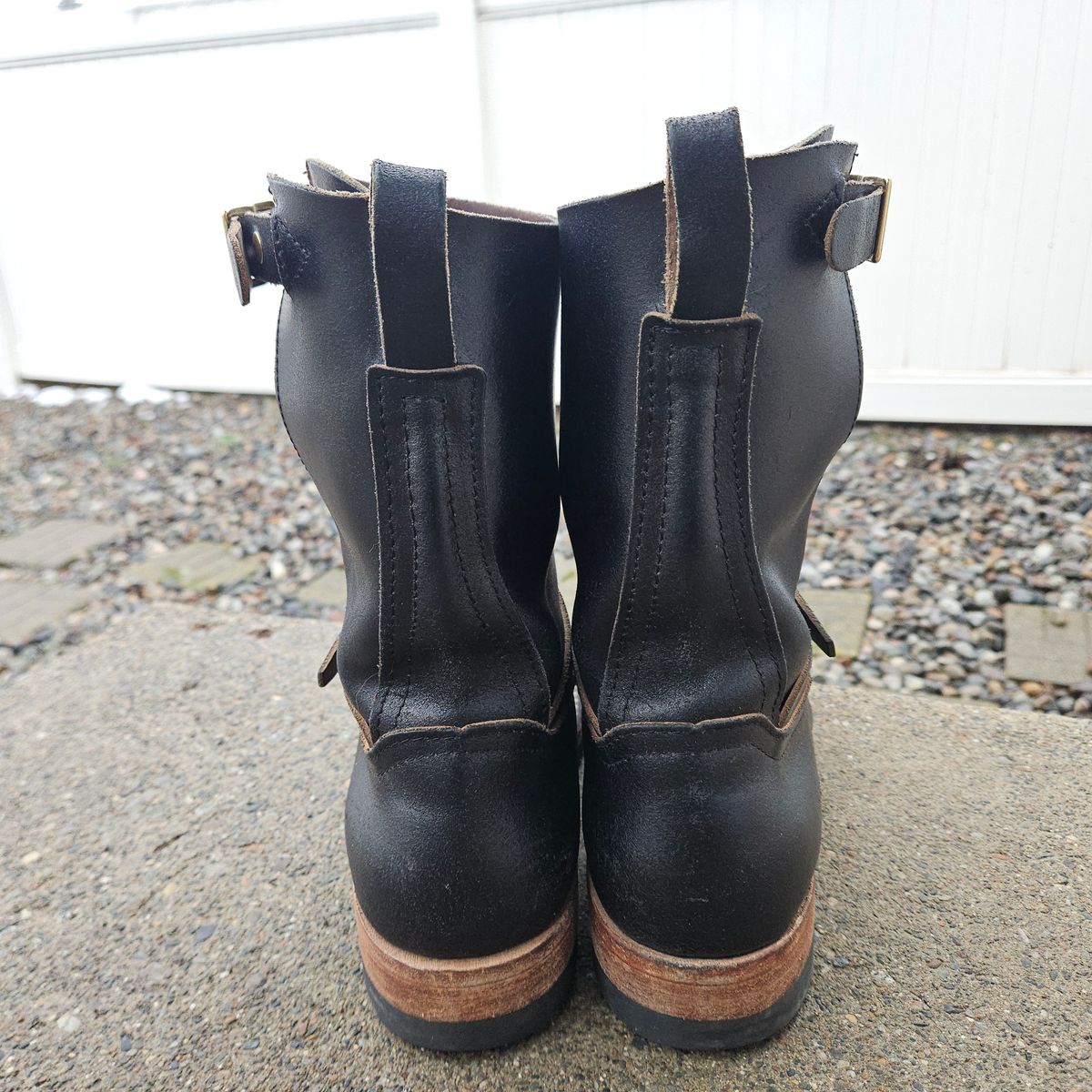 Photo by cjelliott on December 5, 2025 of the Nicks Nicks X Carl Murawski - Vintage Engineer in Horween Black Waxed Flesh.