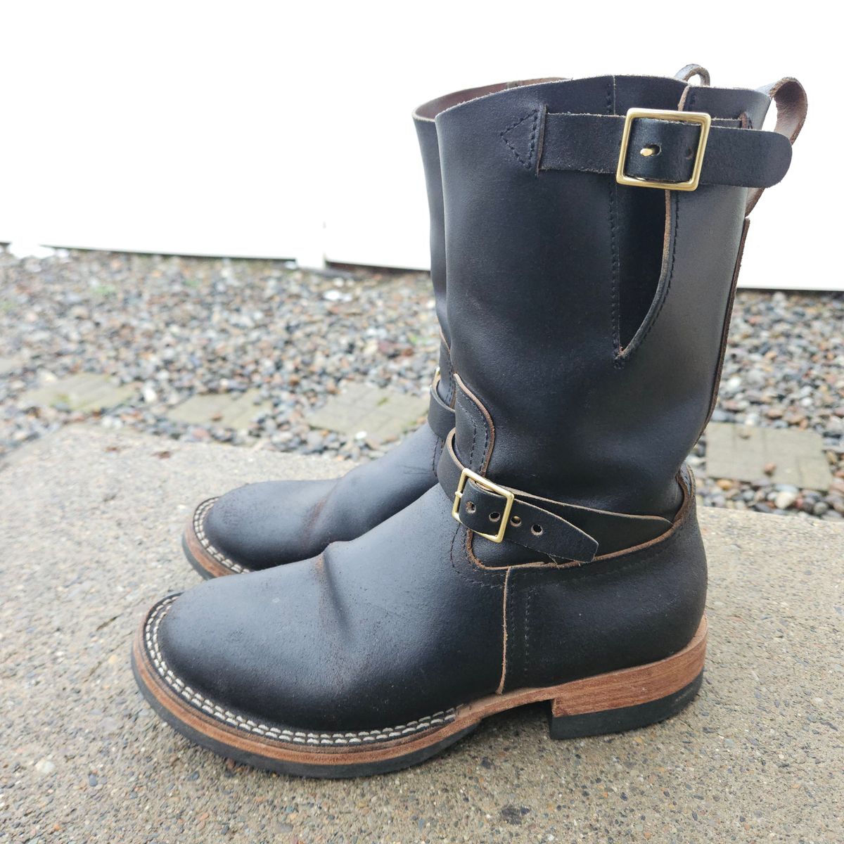 Photo by cjelliott on December 5, 2025 of the Nicks Nicks X Carl Murawski - Vintage Engineer in Horween Black Waxed Flesh.