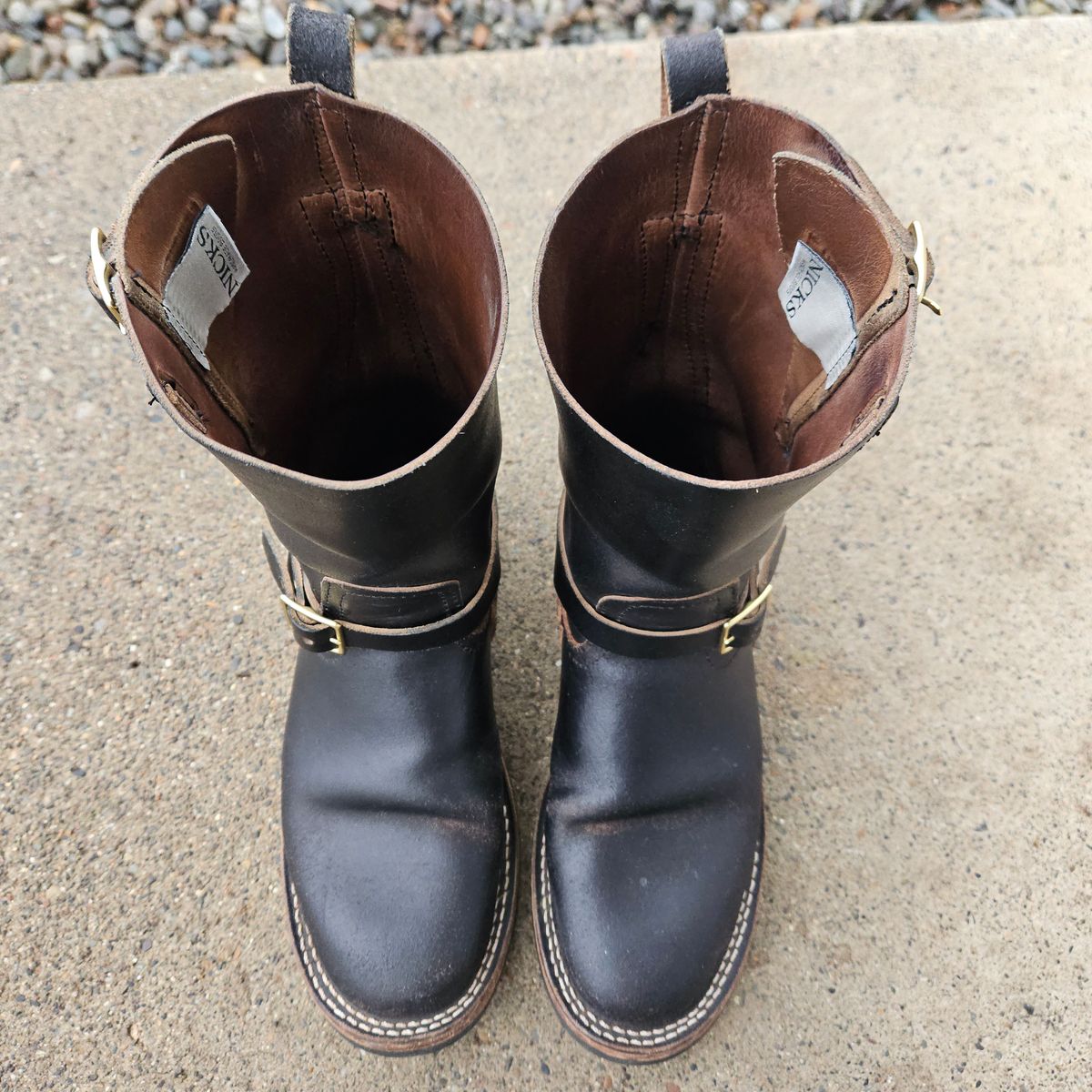 Photo by cjelliott on December 5, 2025 of the Nicks Nicks X Carl Murawski - Vintage Engineer in Horween Black Waxed Flesh.