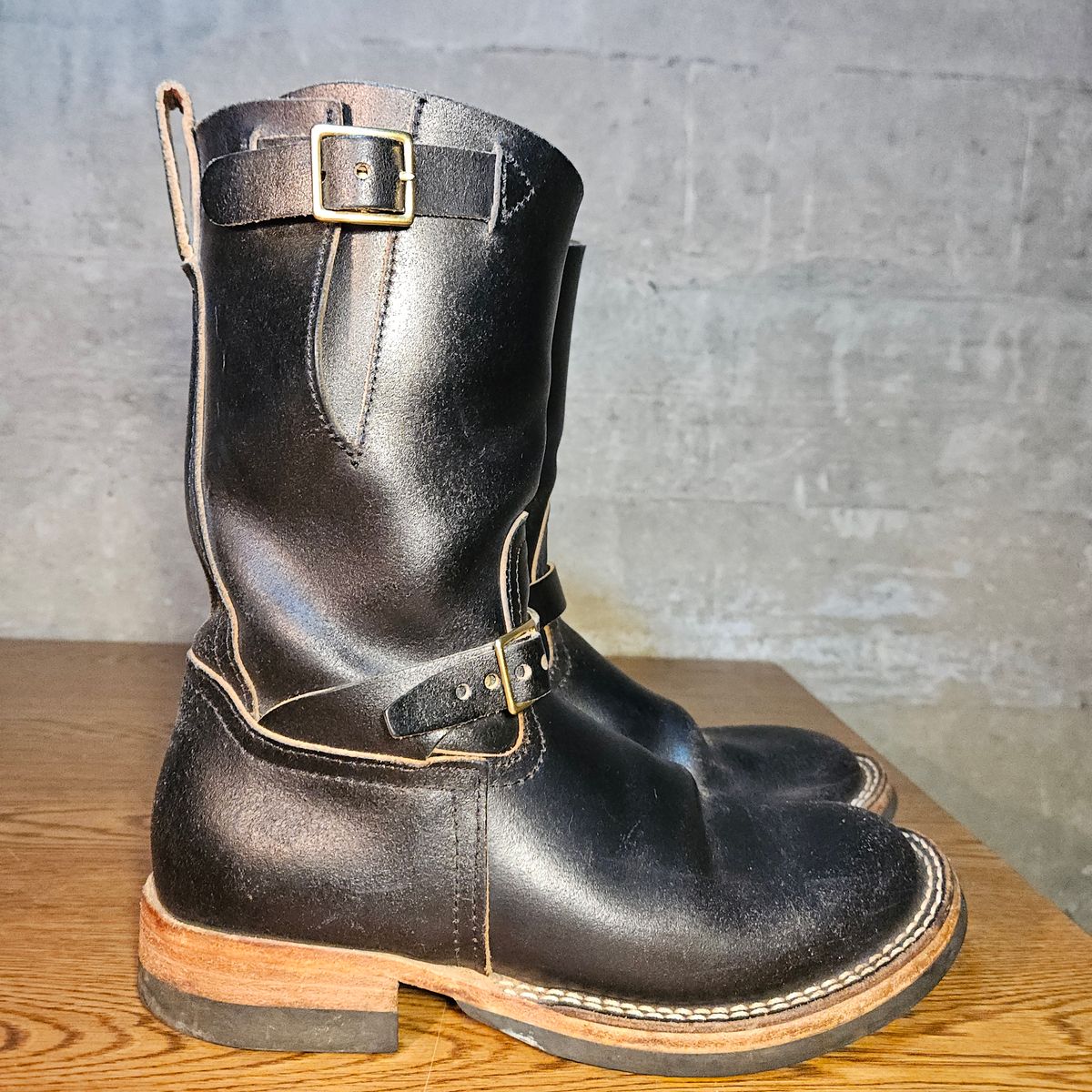 Photo by cjelliott on December 5, 2025 of the Nicks Nicks X Carl Murawski - Vintage Engineer in Horween Black Waxed Flesh.