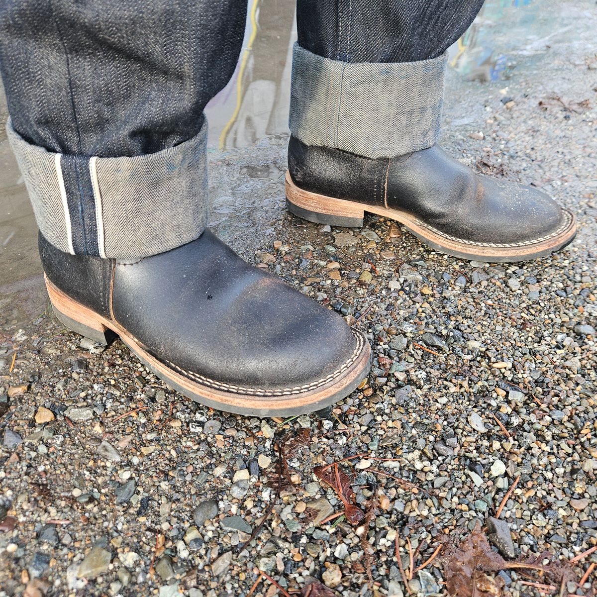 Photo by cjelliott on January 4, 2026 of the Nicks Nicks X Carl Murawski - Vintage Engineer in Horween Black Waxed Flesh.
