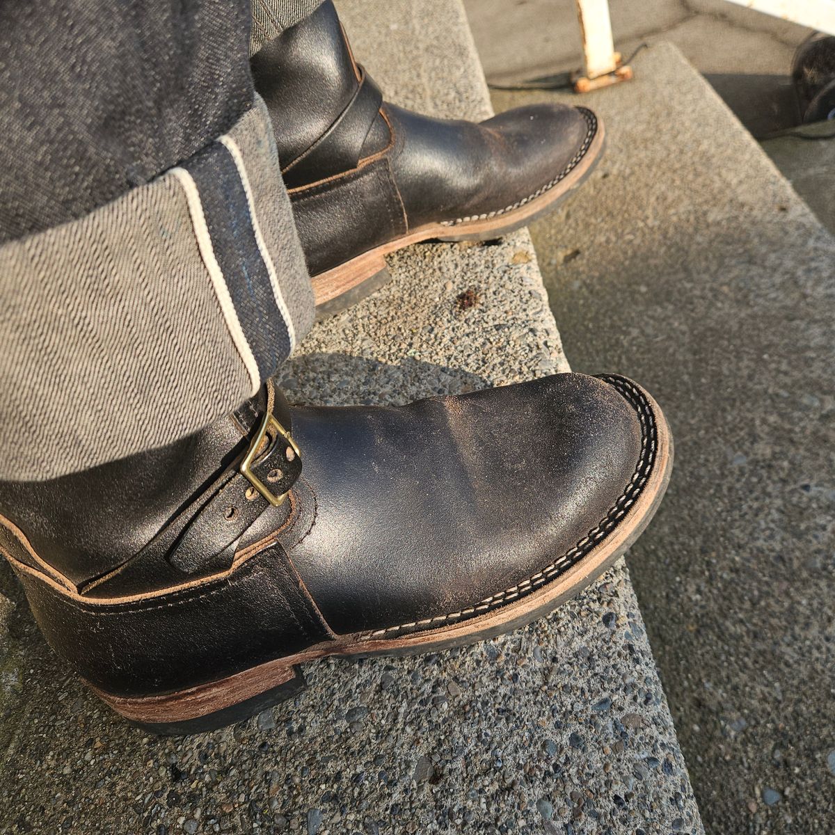 Photo by cjelliott on January 28, 2026 of the Nicks Nicks X Carl Murawski - Vintage Engineer in Horween Black Waxed Flesh.