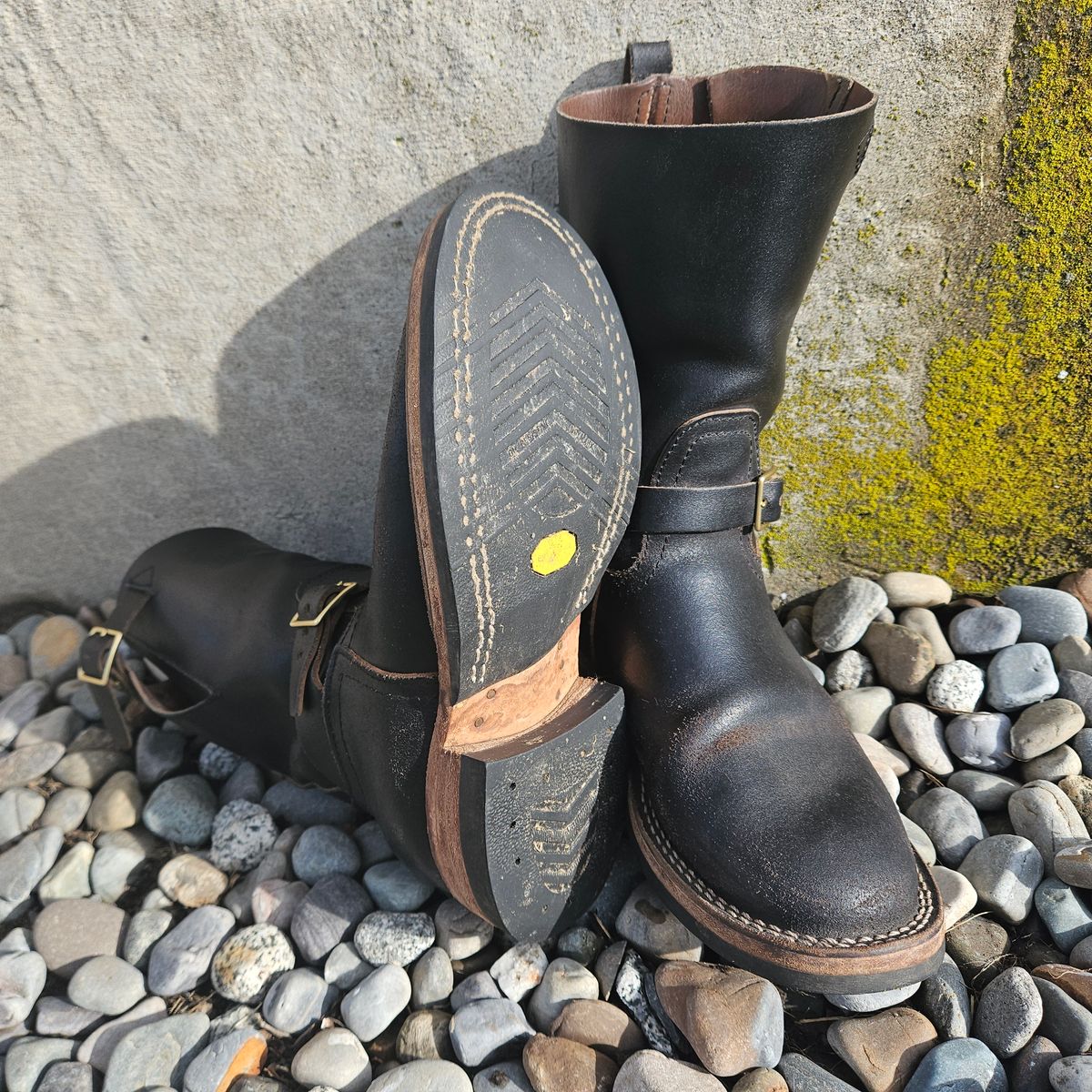 Photo by cjelliott on February 3, 2026 of the Nicks Nicks X Carl Murawski - Vintage Engineer in Horween Black Waxed Flesh.