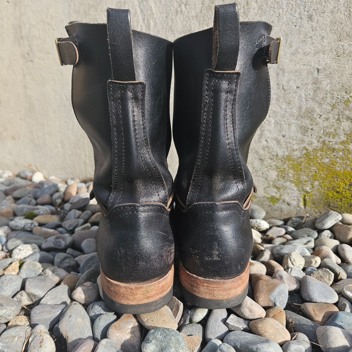 Photo by cjelliott on February 3, 2026 of the Nicks Nicks X Carl Murawski - Vintage Engineer in Horween Black Waxed Flesh.