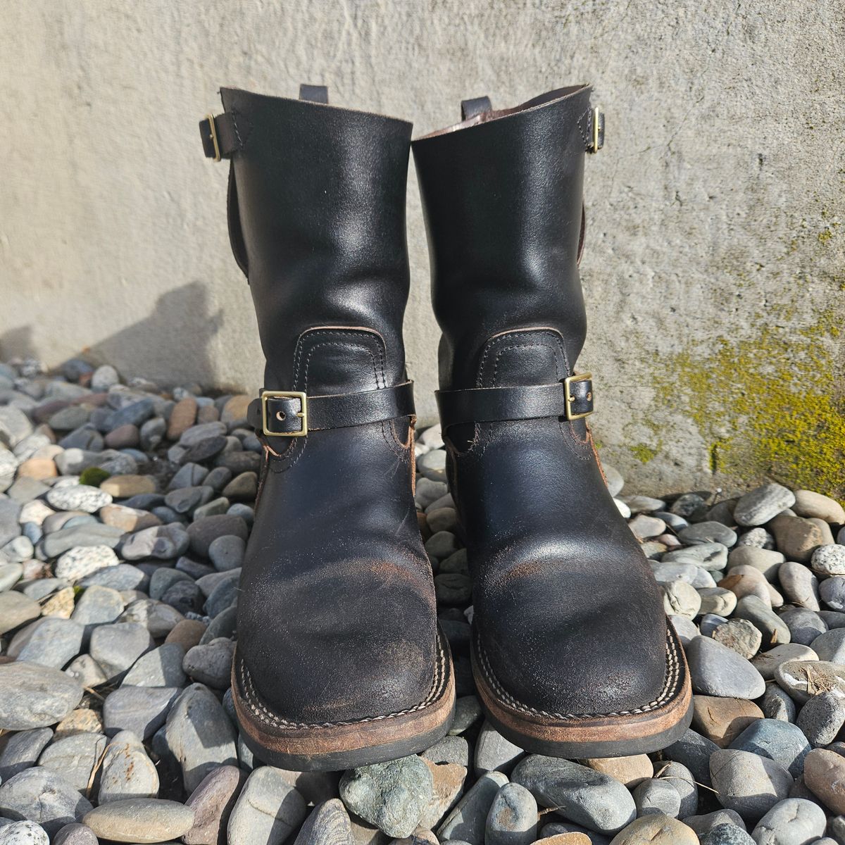 Photo by cjelliott on February 3, 2026 of the Nicks Nicks X Carl Murawski - Vintage Engineer in Horween Black Waxed Flesh.