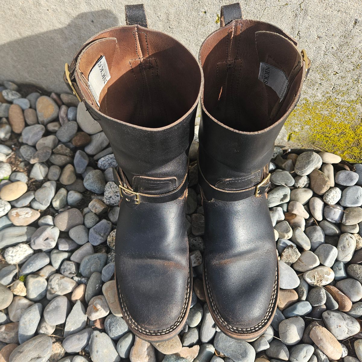 Photo by cjelliott on February 3, 2026 of the Nicks Nicks X Carl Murawski - Vintage Engineer in Horween Black Waxed Flesh.