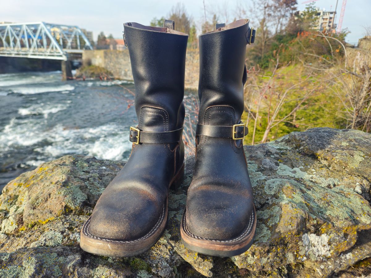 Photo by cjelliott on March 3, 2026 of the Nicks Nicks X Carl Murawski - Vintage Engineer in Horween Black Waxed Flesh.