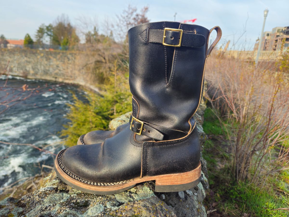 Photo by cjelliott on March 3, 2026 of the Nicks Nicks X Carl Murawski - Vintage Engineer in Horween Black Waxed Flesh.