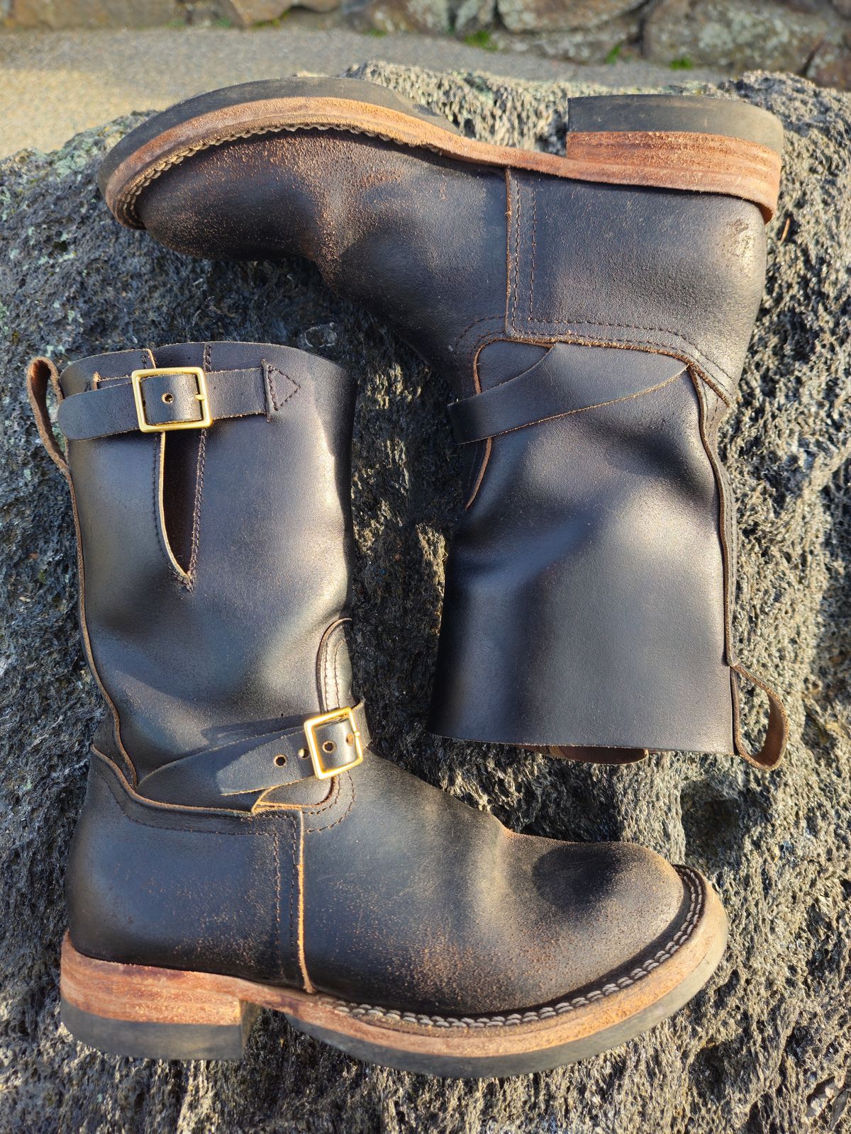 Photo by cjelliott on March 3, 2026 of the Nicks Nicks X Carl Murawski - Vintage Engineer in Horween Black Waxed Flesh.